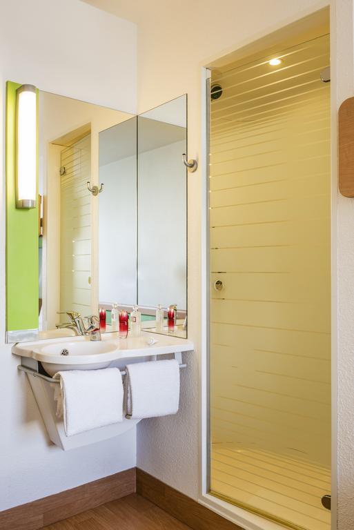 Ibis Budget Concarneau Bagian luar foto