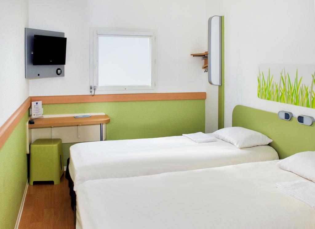 Ibis Budget Concarneau Bagian luar foto